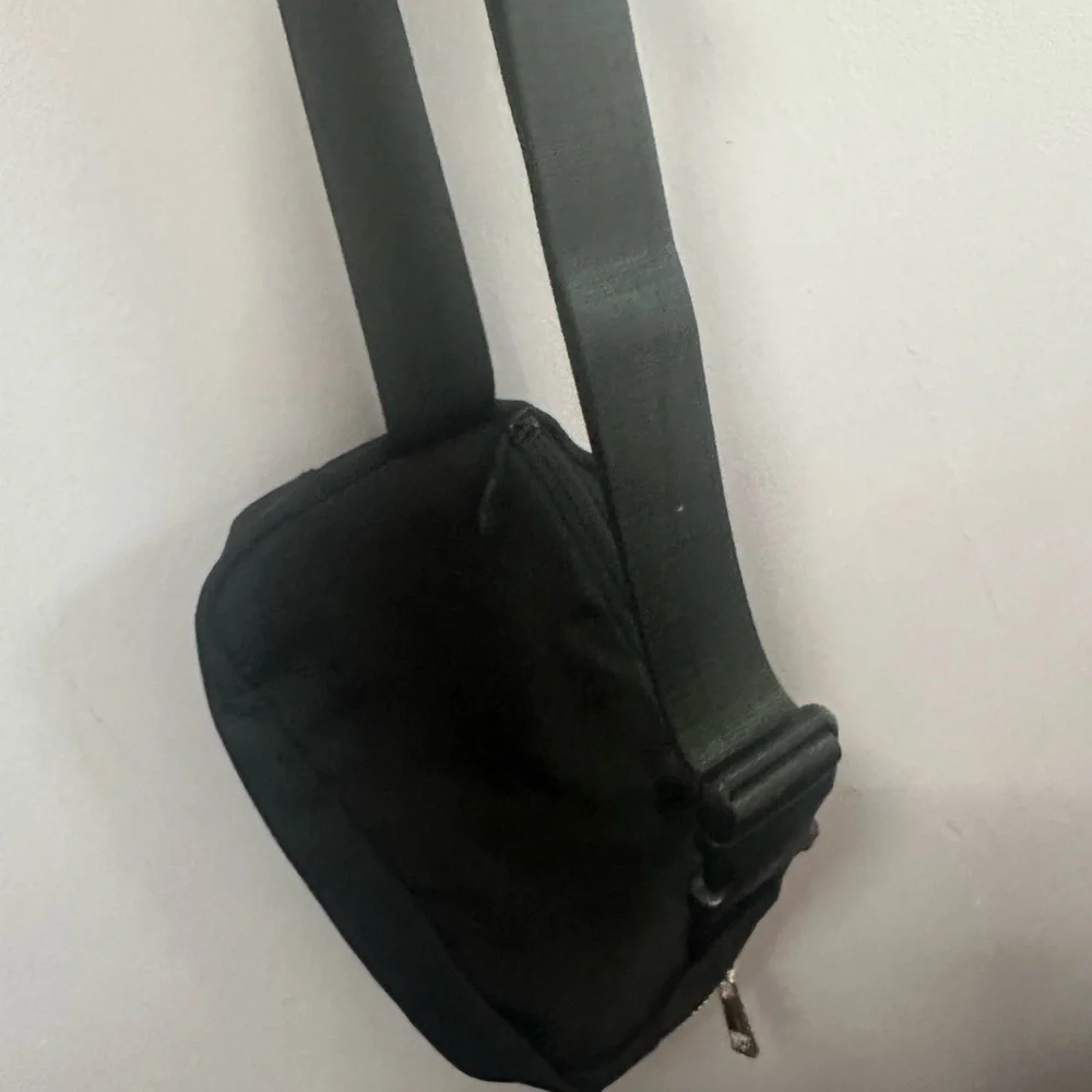 Gallery Women’s Black Belt Bag - Picture 3 of 4